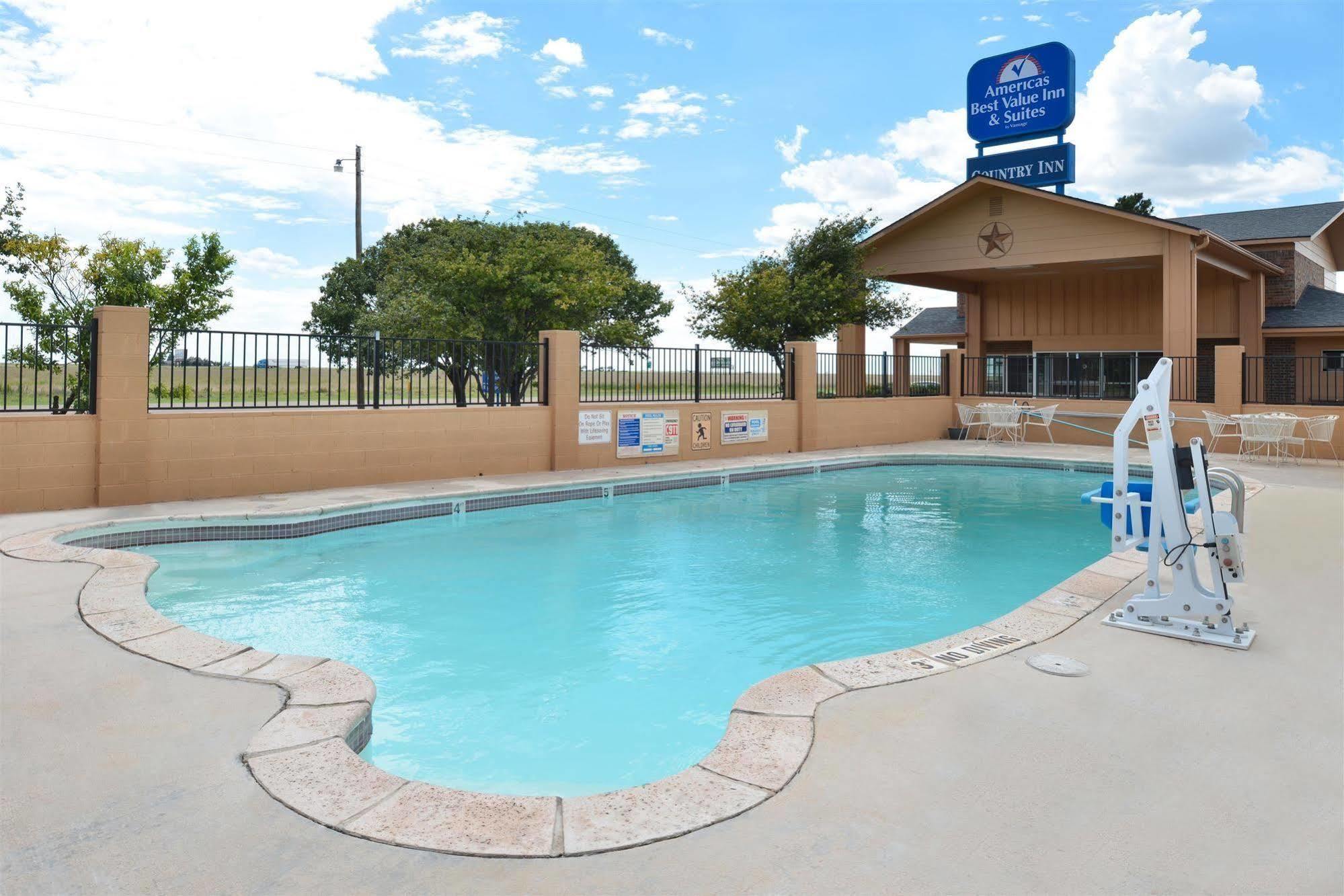 Route 66 Inn & Suites By Oyo Vega Tx Exterior photo